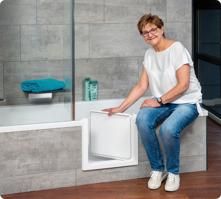 Badewanne mit Tür erleichtert den Einstieg für Pflegebedürftige