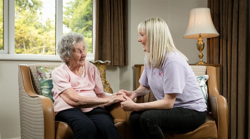 Pflegegrad 4 Demenz Beispiel – Unterstützung bei Alzheimer Pflegestufe und vaskuläre Demenz Pflegegrad.