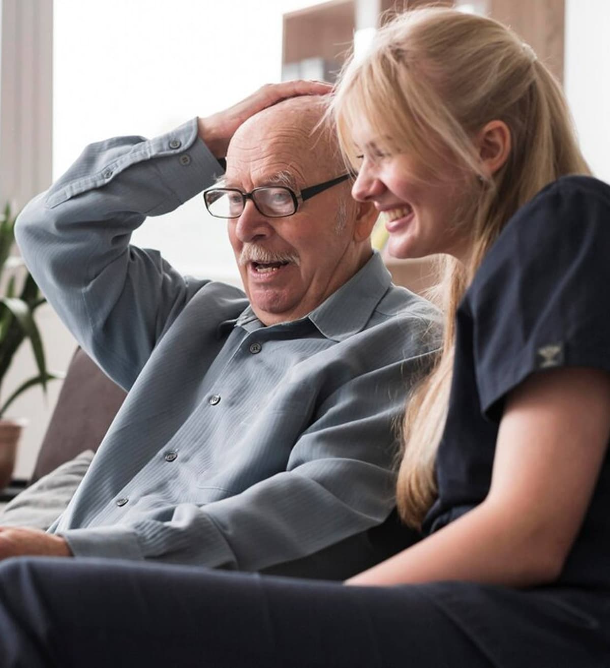 So erkennst du Anzeichen einer Pflegebedürftigkeit -und den richtigen Zeitpunkt, um eine Pflege zu organisieren