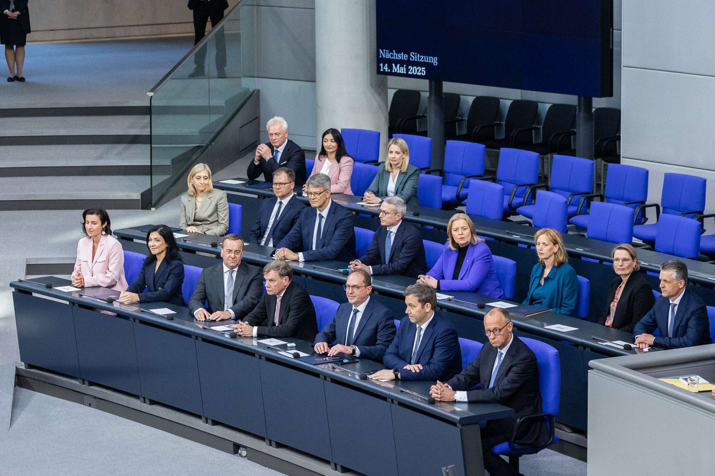 Regierungsbank im Deutschen Bundestag mit Politikerinnen und Politikern